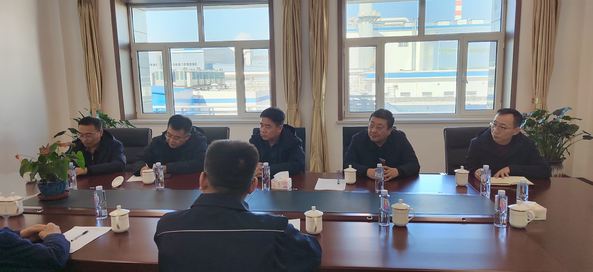 左云縣王俊云副縣長、應(yīng)急管理局王樹俊局長蒞臨大同鵲盛活性炭有限公司指導(dǎo)生產(chǎn)安全工作
